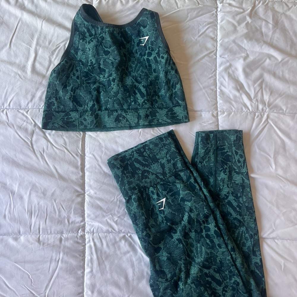 Gymshark Green Patterned Leggings and Top Set